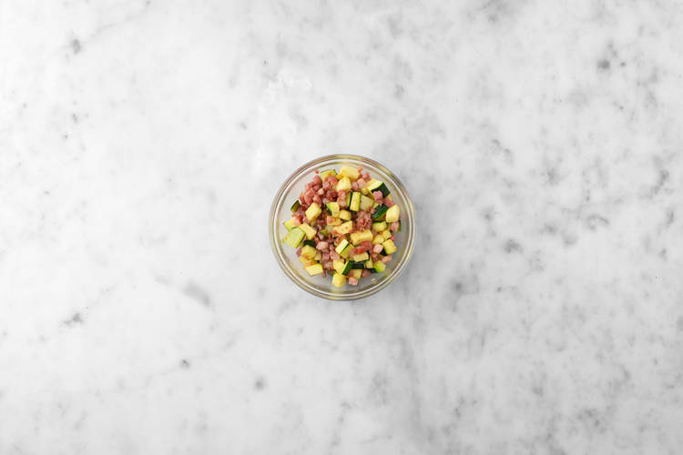 Saltea el bacon y calabacín