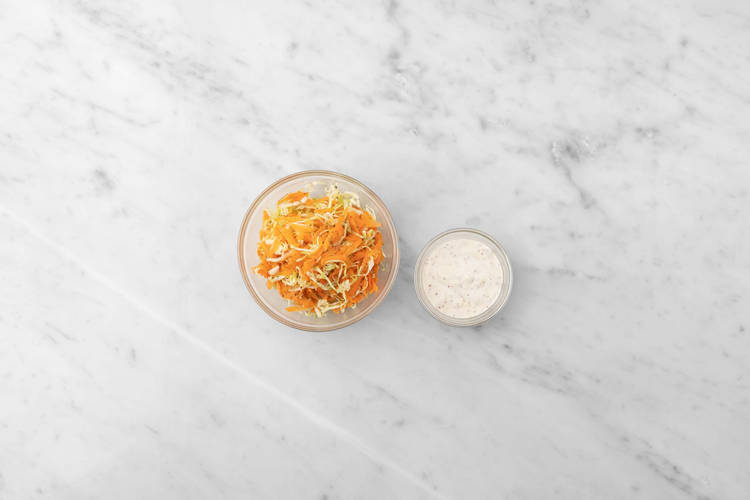 Lag salat og sennepsaus