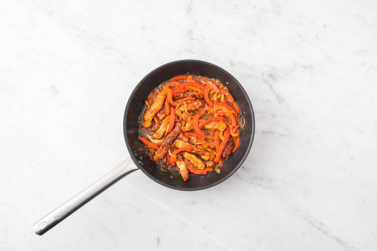 Agrega la salsa agridulce