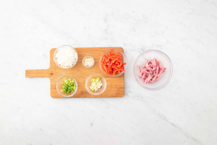 Prepara las verduras y el lomo