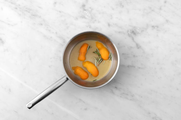 Préparer le coulis d'orange