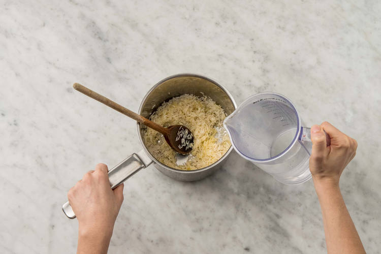 Préparer le riz à l’ail