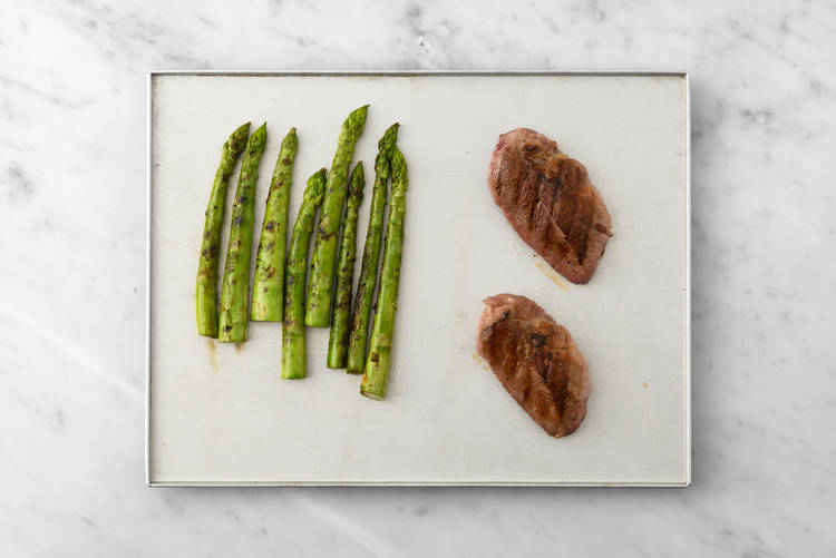 Grill asparagus