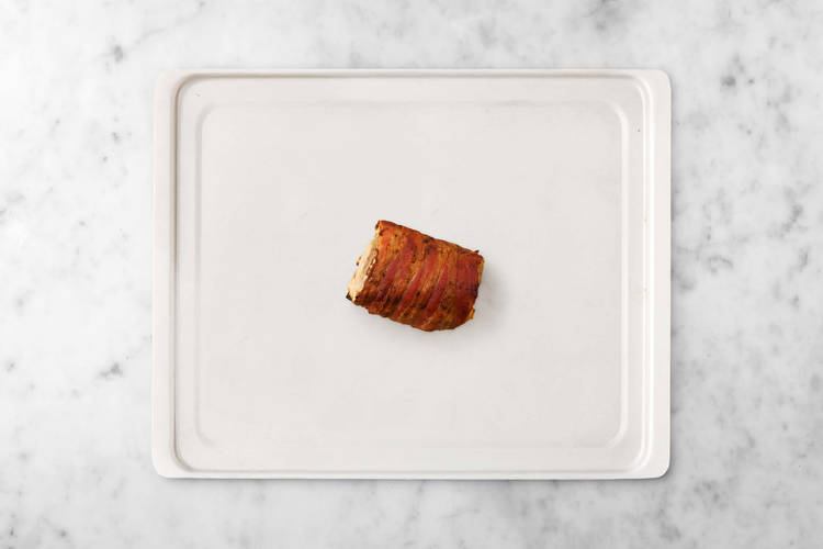 Rôtir le porc enrobé de bacon