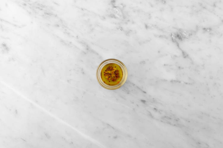 Lav chili-hvidløgsolie