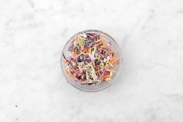 Faire le coleslaw