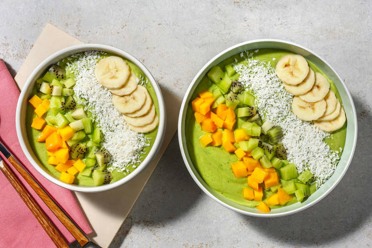 Smoothie bowl "vert" vegan - avocat, mangue, kiwi et épinards