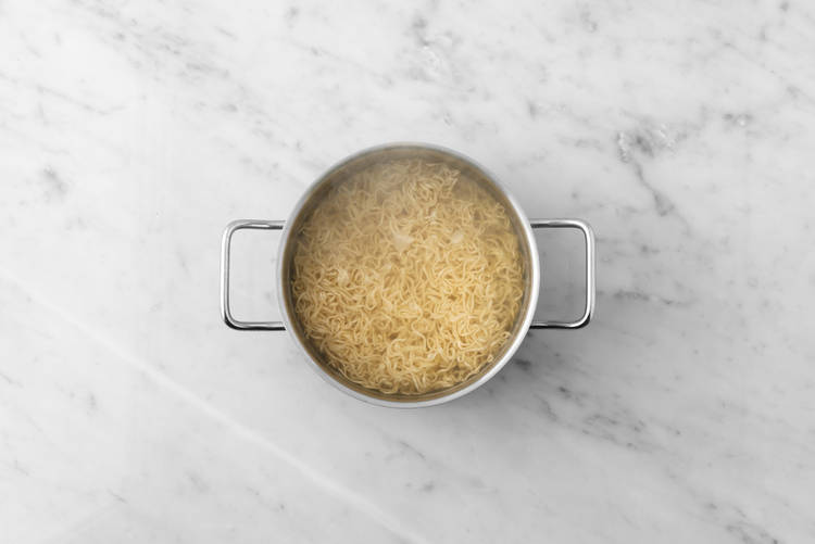 Cocina los fideos 