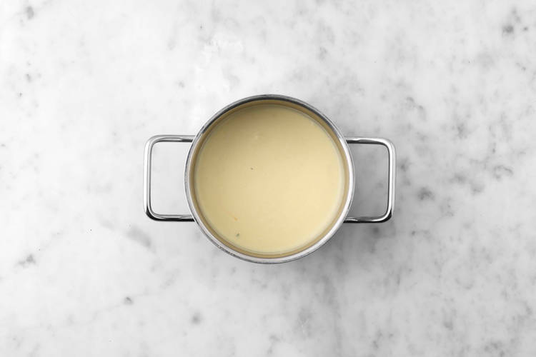 Prepara la salsa de queso