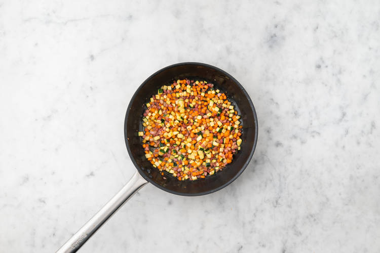 Rosolare verdure e pancetta