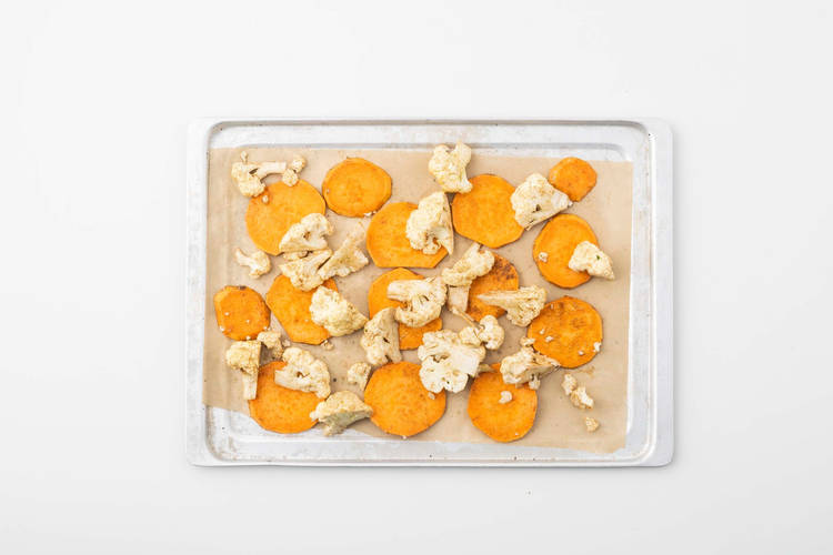 Bloemkool en zoete aardappel roosteren
