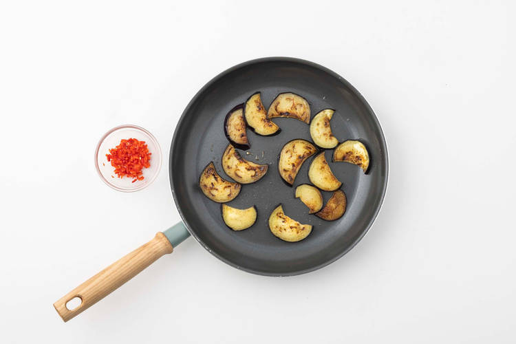 Aubergine bakken