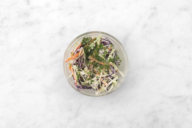 Faire le coleslaw