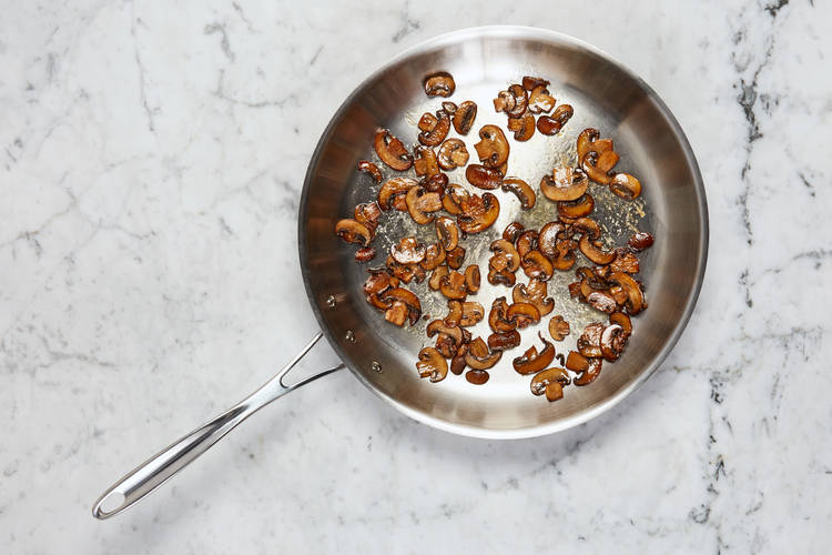 COOK GARLIC & MUSHROOMS