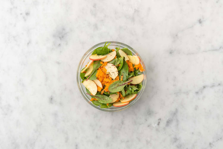 Gör morots- och äppelsallad
