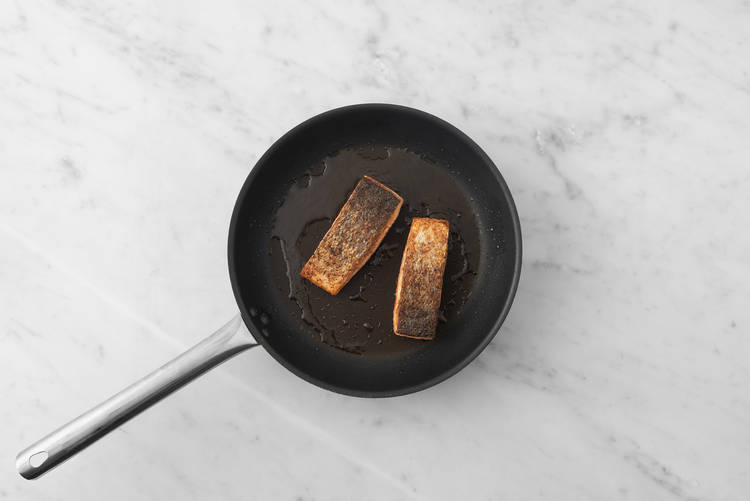 Lachs anbraten