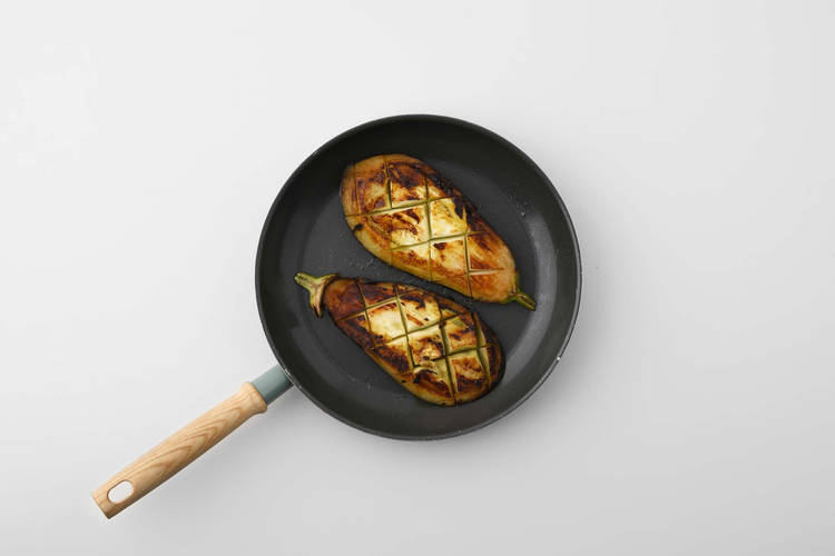 Aubergine bakken