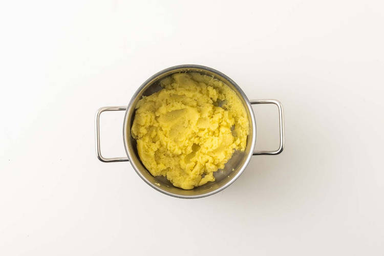 CUIRE ET ÉCRASER LES POMMES DE TERRE