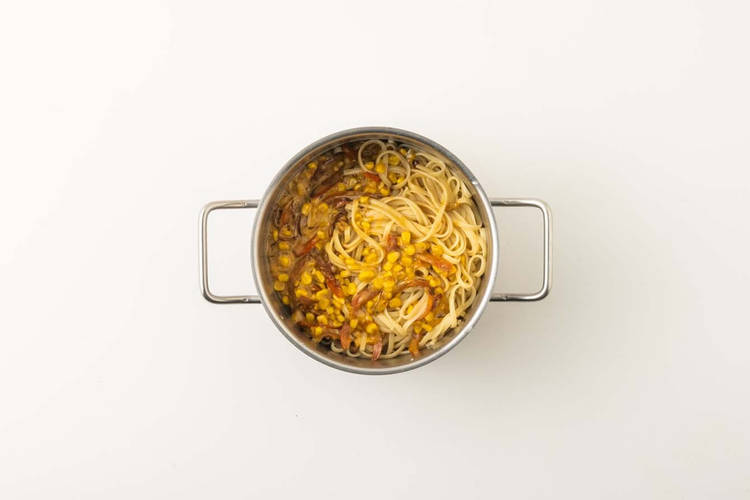 CUIRE LA SAUCE ET ASSEMBLER LES LINGUINES