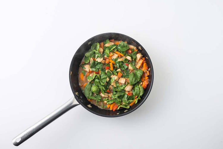 CUIRE LES LÉGUMES ET LAISSER MIJOTER LE RAGOÛT