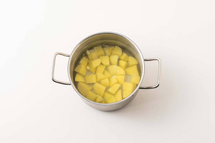 PRÉPARER LA PURÉE DE POMMES DE TERRE FROMAGÉE