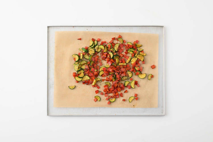 RÔTIR LES COURGETTES ET LES POIVRONS