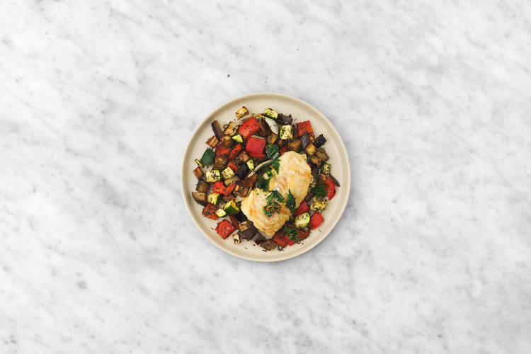 Prepara el aceite de perejil y emplata