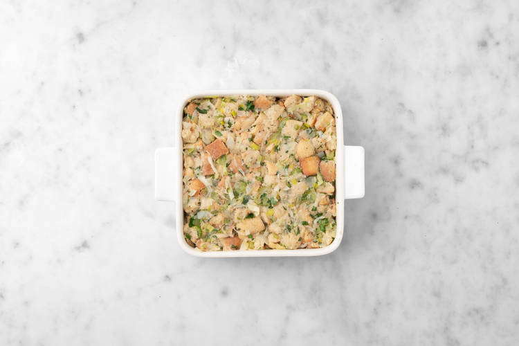 Assembler et cuire la farce