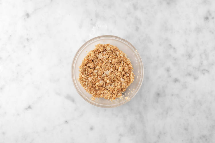 Make oat-almond crumble