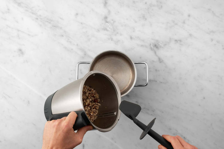 Zerkleinern & dünsten