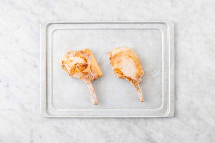 Cuire le porc et le poulet