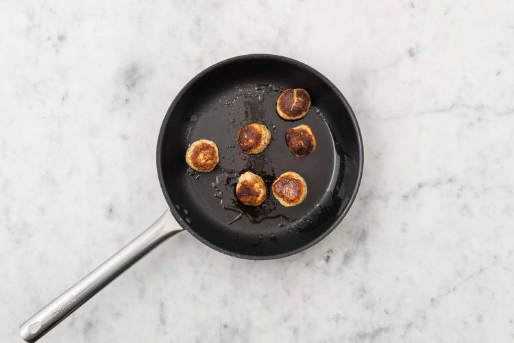 Cuire les boulettes de viande
