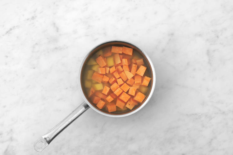 Cuece la patata y el boniato