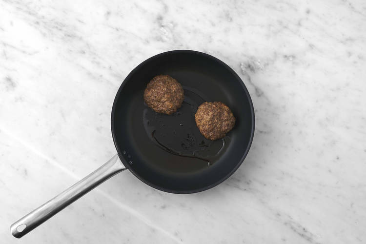 Cuire les steaks hachés