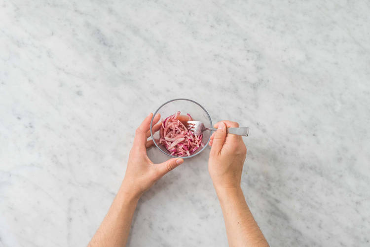 Faire les pickles d'oignon