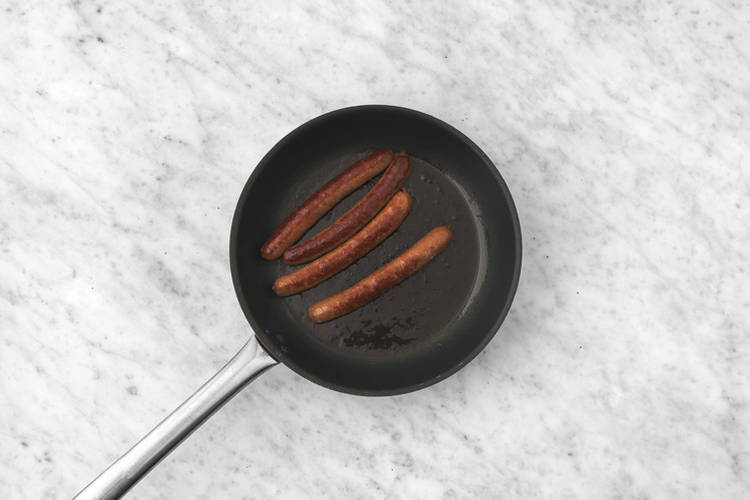 Cuire la semoule et les merguez