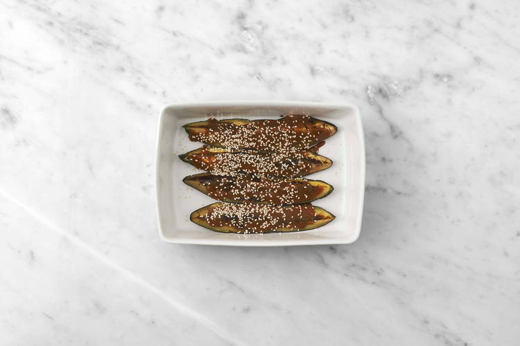 Enfourner les aubergines 
