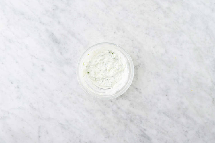 Faire le tzatziki