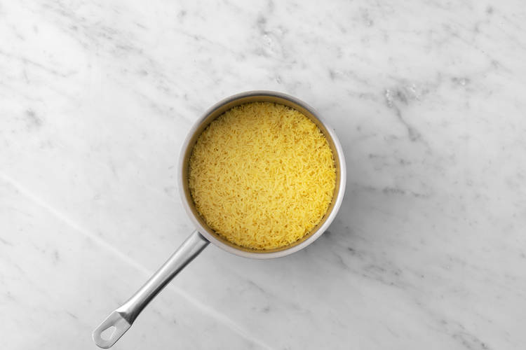 Cuire le riz au curcuma