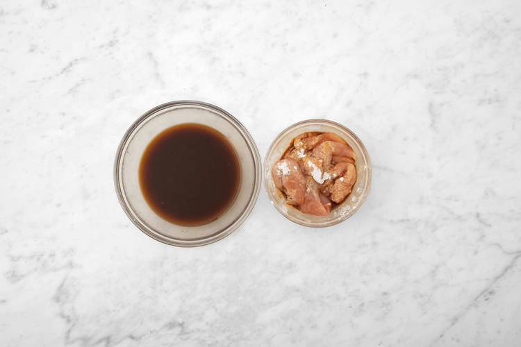 Préparer le poulet et la sauce