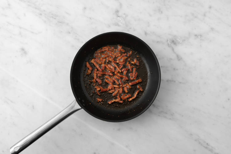 Cocina el bacon y las espinacas