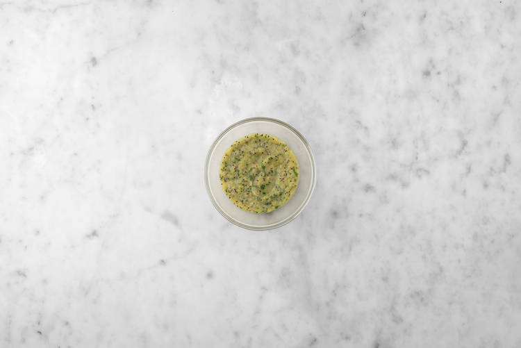 Préparer la salsa de kiwi