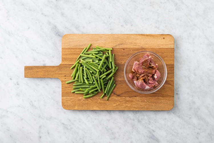 Varkenshaaspuntjes marineren