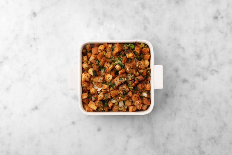 Assembler et cuire la farce