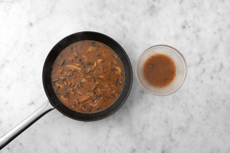 Terminer la sauce aux champignons