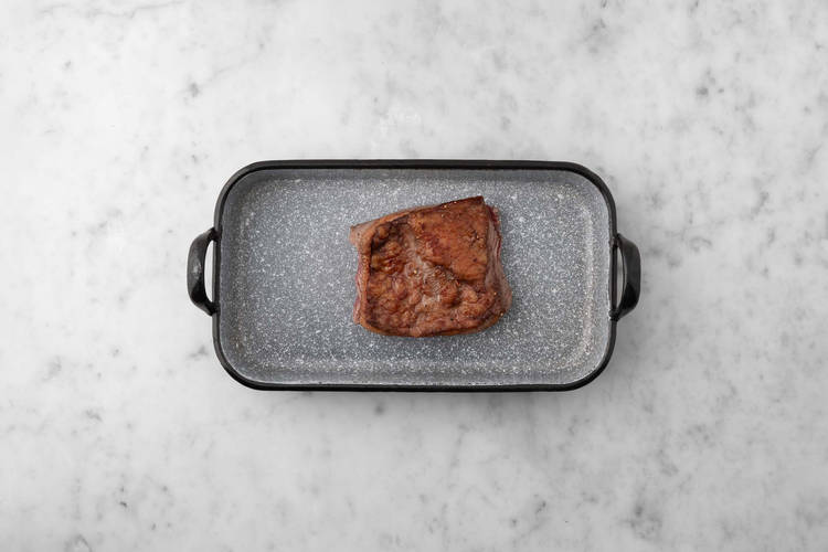 Préparer les champignons et terminer le rôti