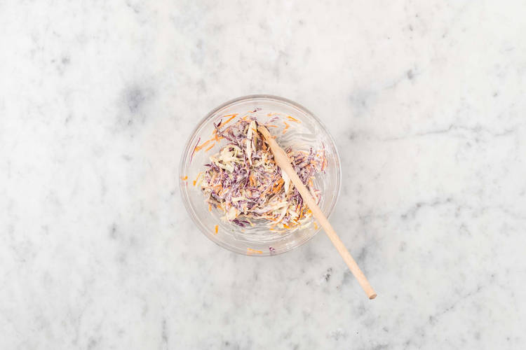 Préparer le coleslaw