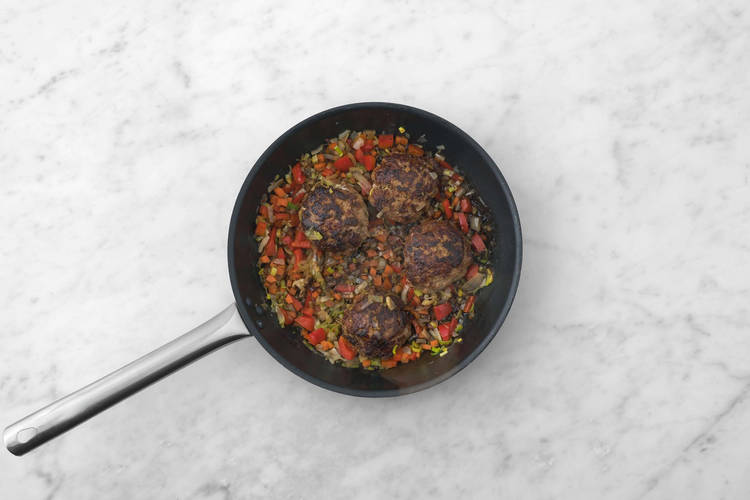 Cuire la viande et les légumes