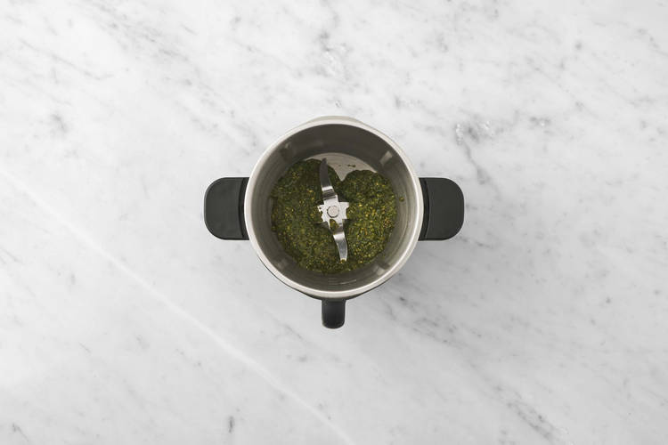 Faire le pesto 