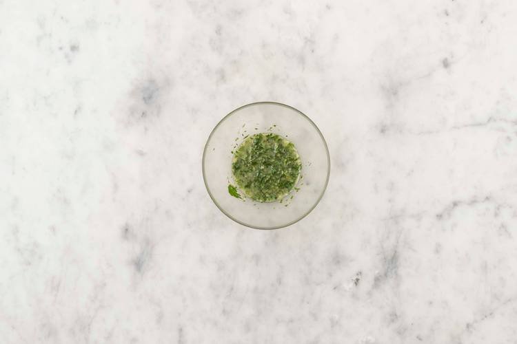 Préparer l'huile aux herbes